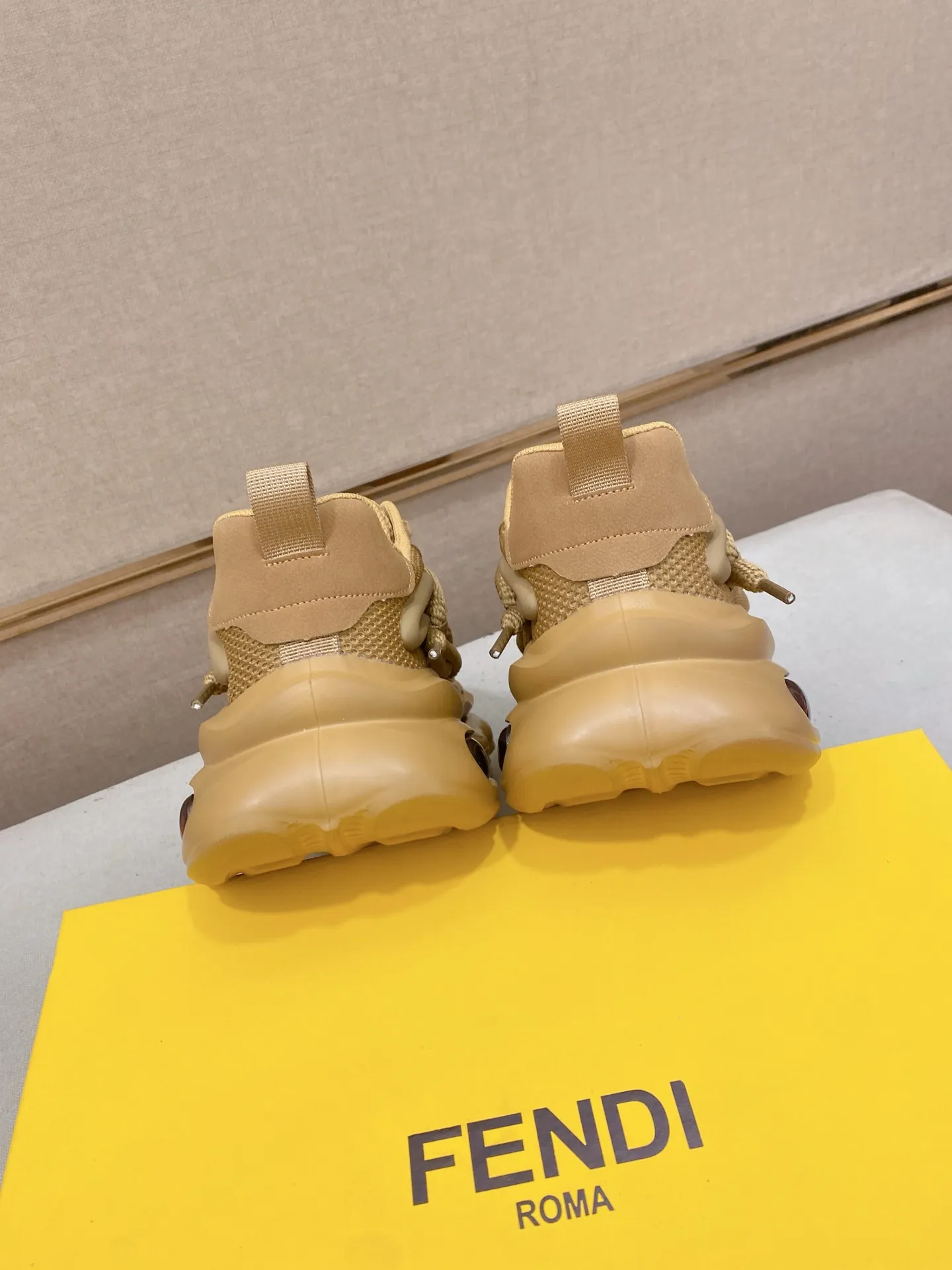 Men's shoes 💰 480💰 (fendi) New style 👊🏻 upper 🇮🇹 imported cowhide fabric 🇩🇪 lining imported sheepskin lining. The original outsole is molded to highlight the identity of every man, and the upper foot is elegant and stable🚶🏻🚶🏻The high-end custom counters reproduce the original version📯No matter the wind or rain, the shoe last remains unchanged and can withstand the verification of time🔍️,🔵 Size: 38-44